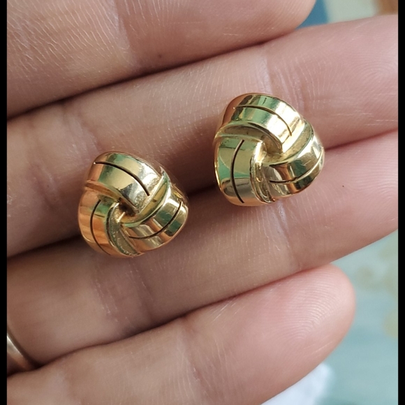 🎉HP🎉14K GERM Yellow Gold Sculpted Dome Clip on - Picture 7 of 10